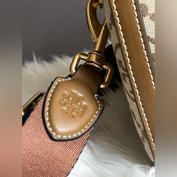 💰SOLD - 83970 - Tory Burch Monogram Jacquard Barrel Bag - Picture 6 of 16